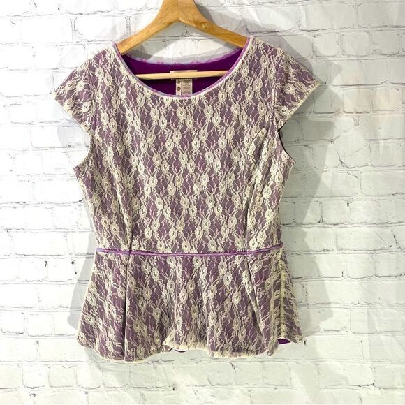Matilda Jane Pippenger Lace Overlay Peplum Top Size Medium - Picture 1 of 5